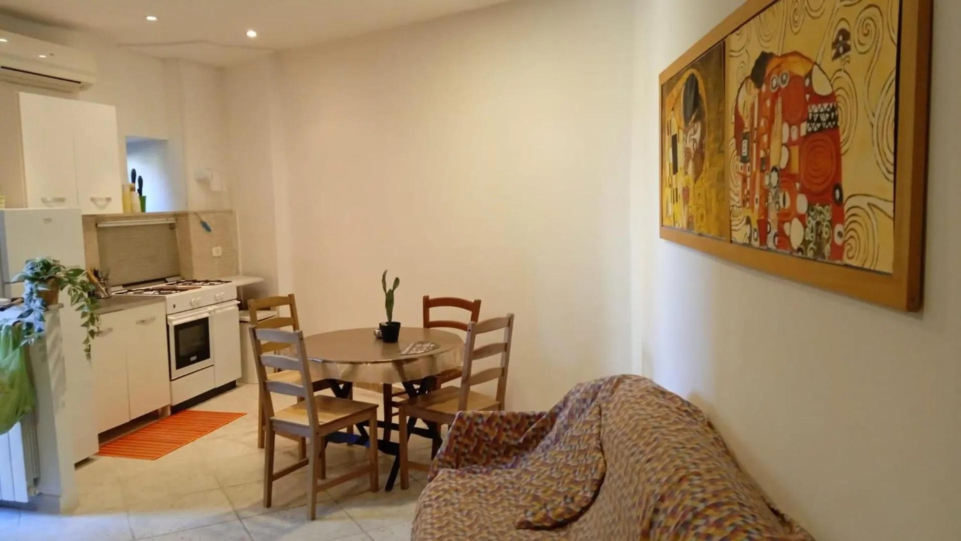 Apartment Little & Quiet Central Flat Naples