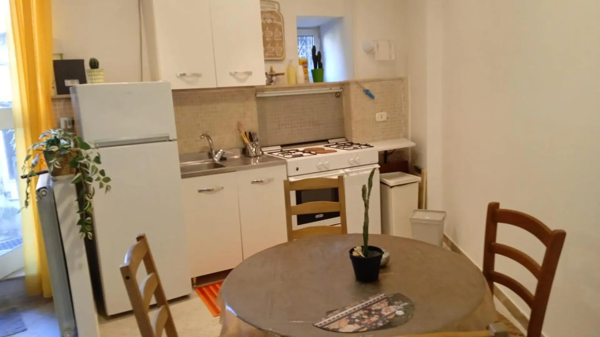 Little & Quiet Central Flat Naples Apartment