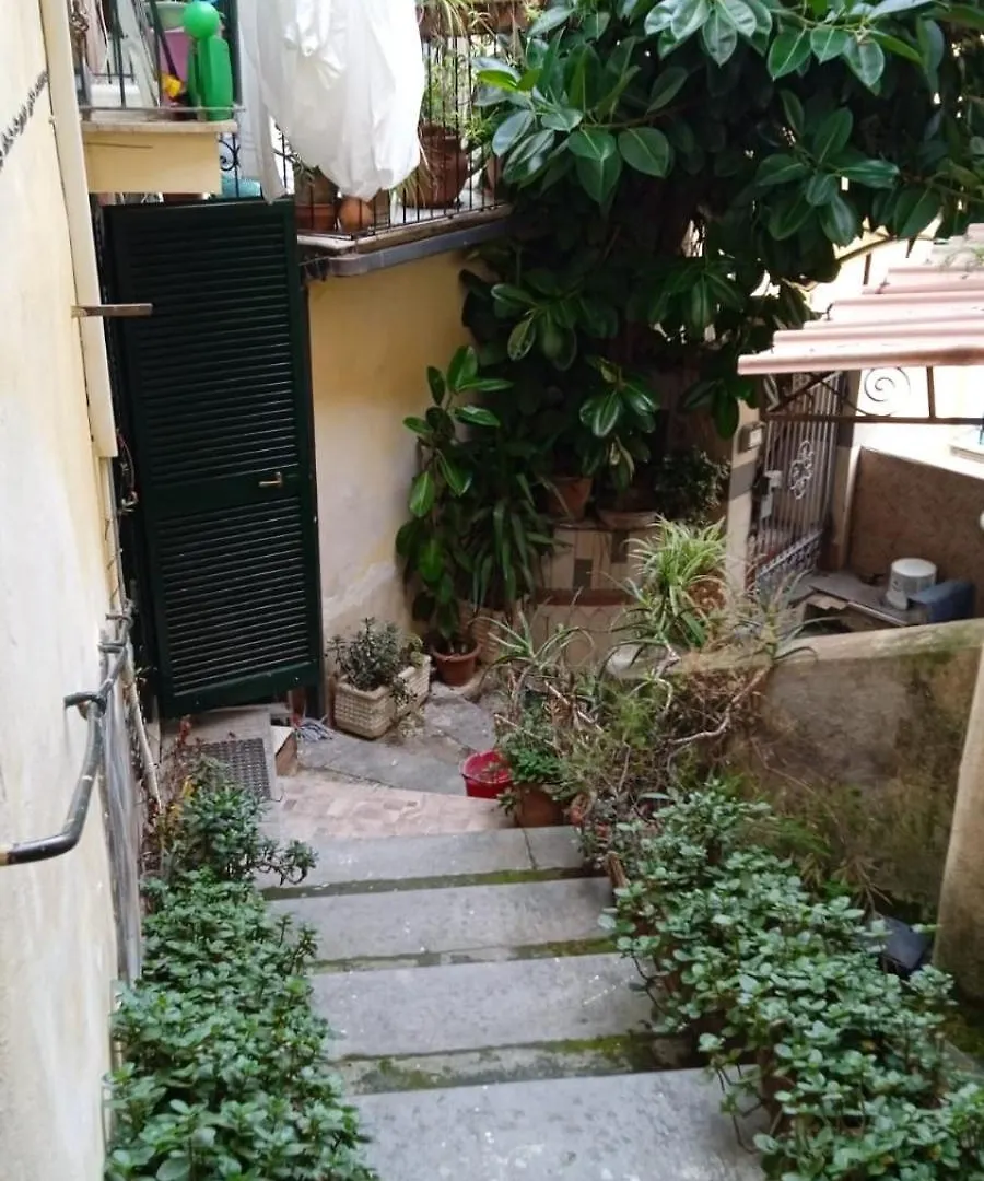 נאפולי Little & Quiet Central Flat 0*,